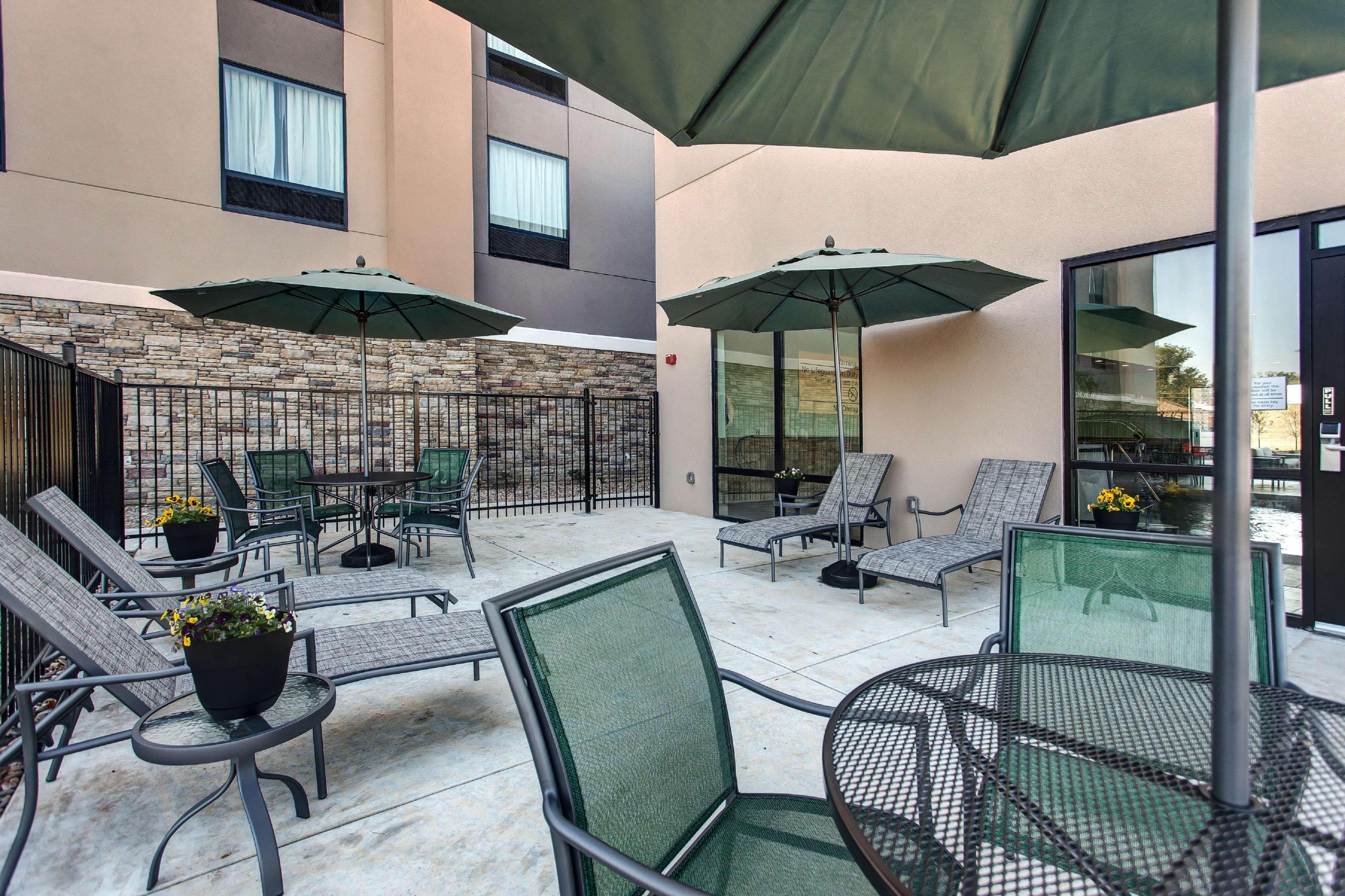 Hampton Inn & Suites-Wichita/Airport, Ks Bagian luar foto