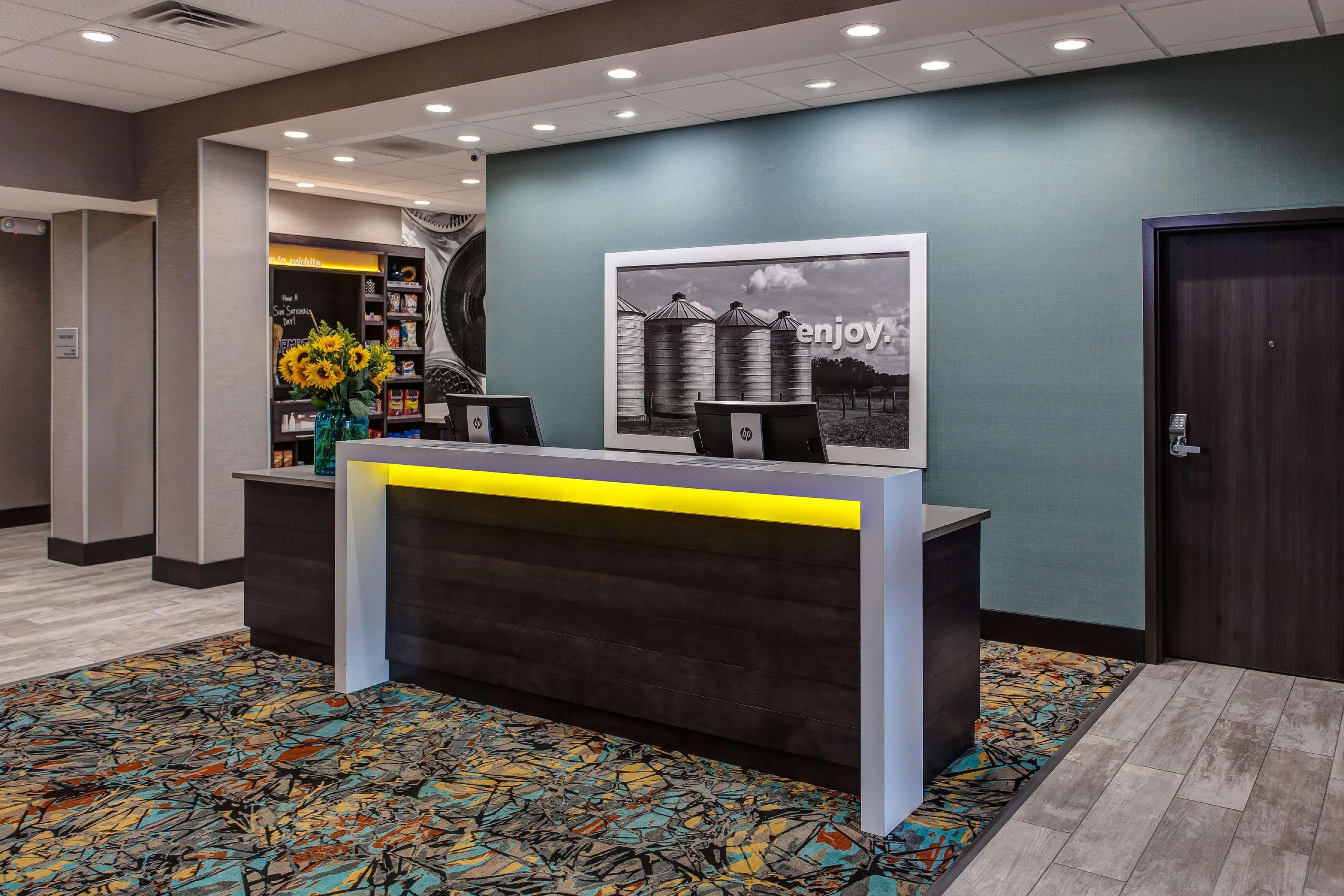 Hampton Inn & Suites-Wichita/Airport, Ks Bagian luar foto