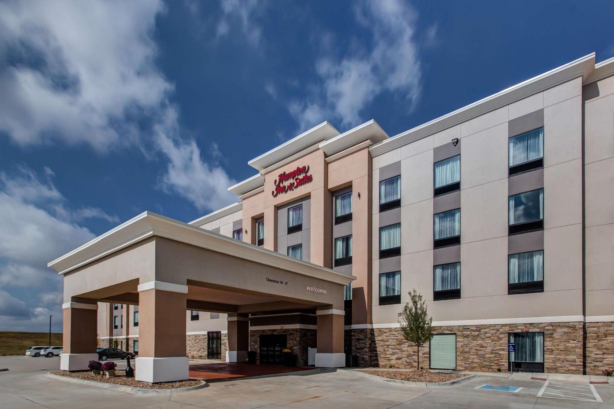 Hampton Inn & Suites-Wichita/Airport, Ks Bagian luar foto