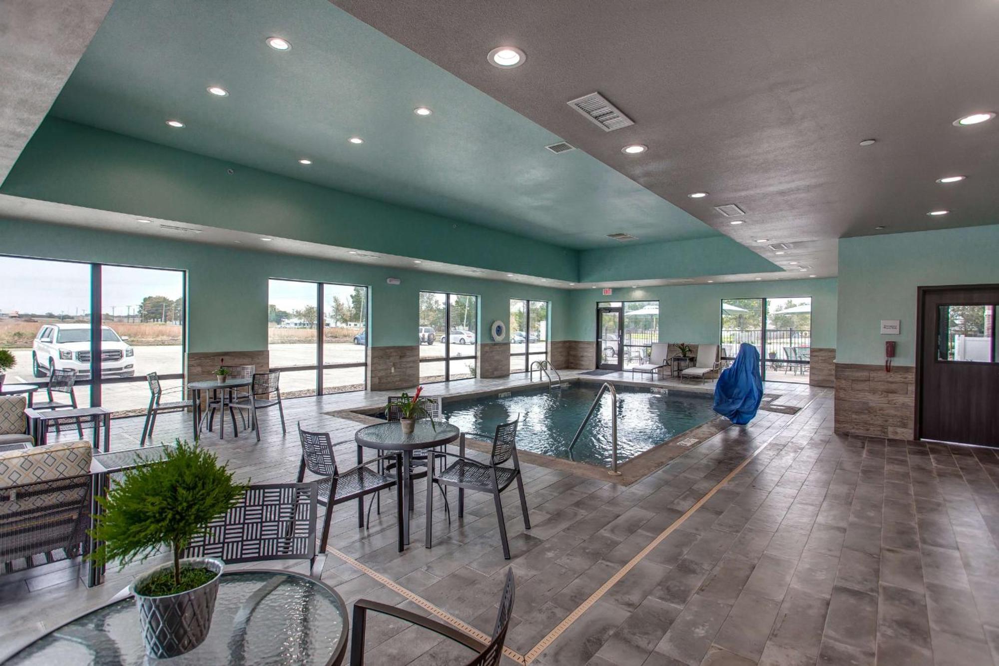Hampton Inn & Suites-Wichita/Airport, Ks Bagian luar foto